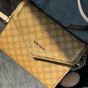 Crossbody bag nine west never used but without tag